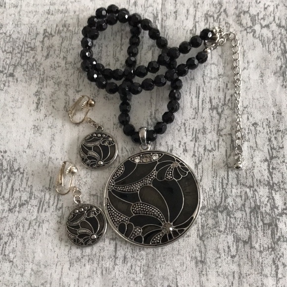 Vintage Black Beaded Choker Necklace & Earrings; with 5 Clear Rhinestones - Picture 9 of 10